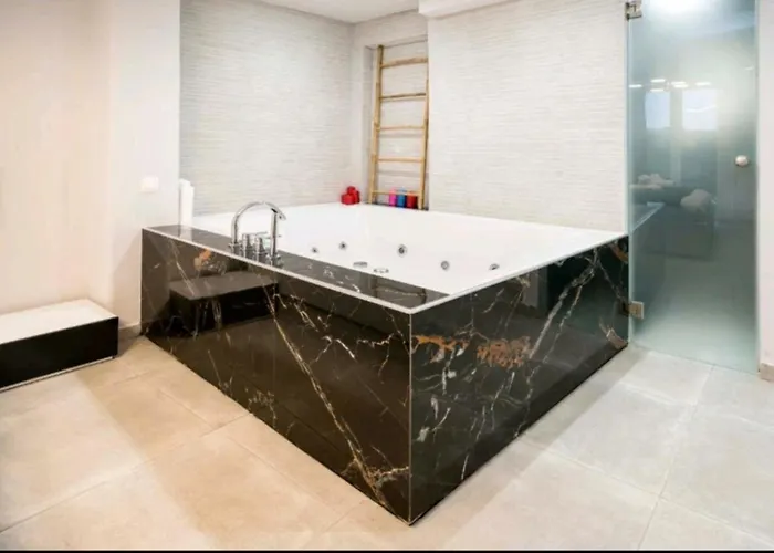 Romantic Jacuzzi Apartment